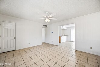 2208 N 47th Ln in Phoenix, AZ - Building Photo - Building Photo