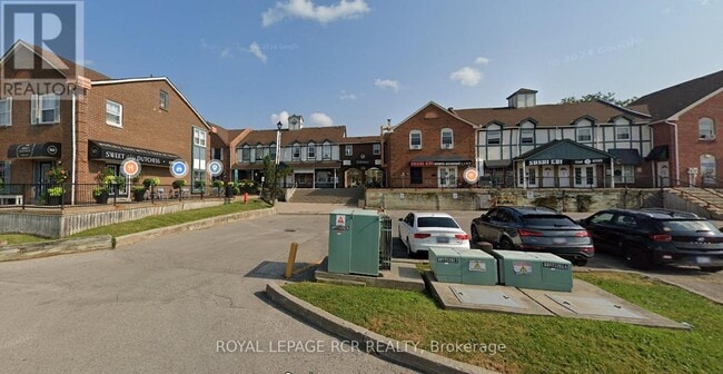 2 Orchard Heights Blvd in Aurora, ON - Building Photo - Building Photo