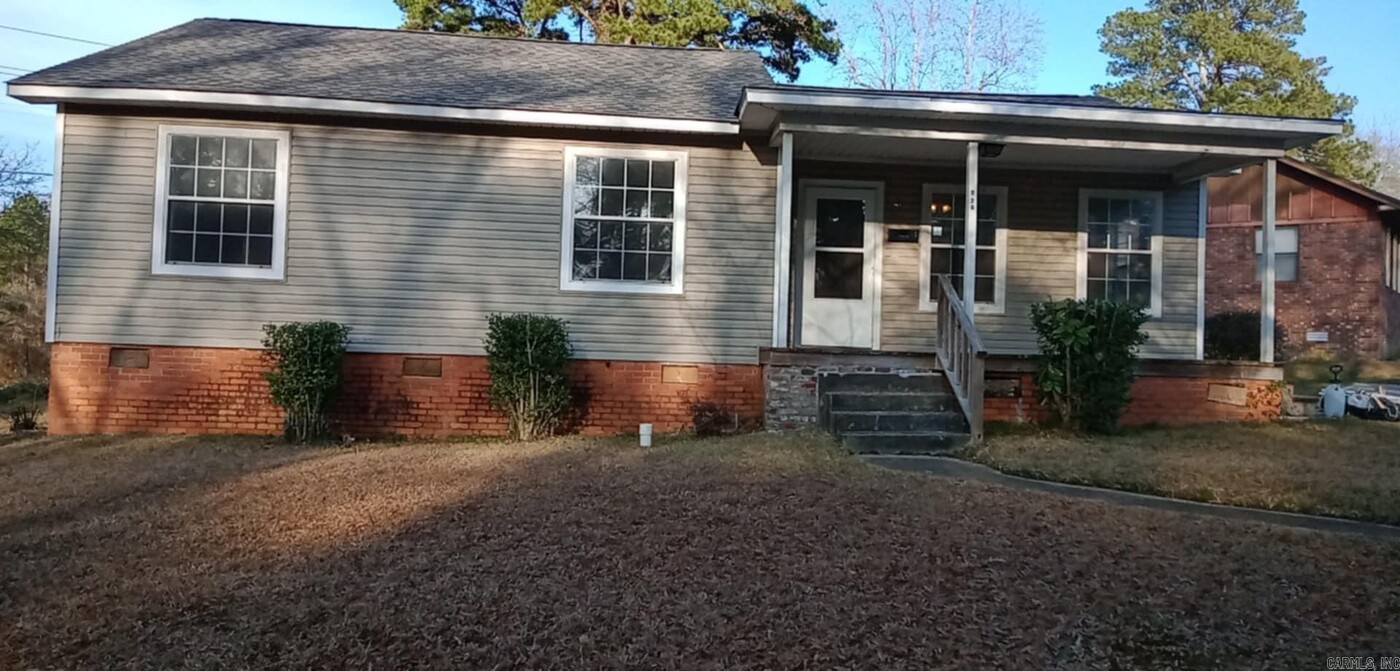 861 Crestwood Ave NW in Camden, AR - Building Photo