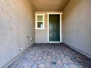 5323 Silver Branch Ave in Las Vegas, NV - Foto de edificio - Building Photo