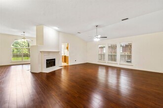 206 N Dreamweaver Cir in Spring, TX - Foto de edificio - Building Photo