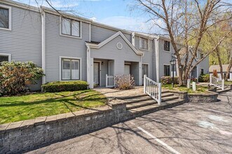 37 Offshore Dr in Mohegan Lake, NY - Building Photo - Building Photo