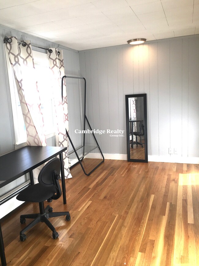 62 Woods Ave, Unit 2