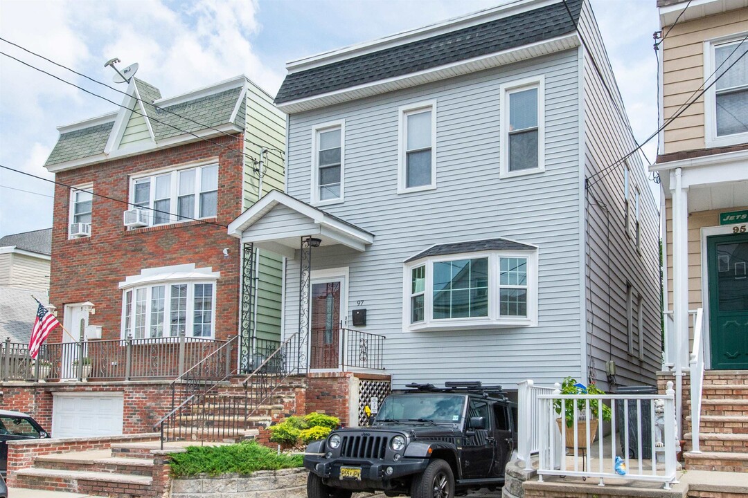 97 W 15th St in Bayonne, NJ - Building Photo