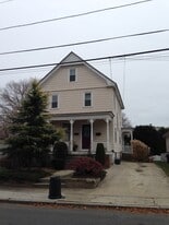 464 Laurel Hill Ave, Unit Flr 1 in Cranston, RI - Building Photo