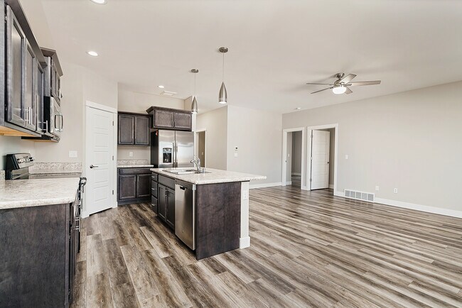 913 Mission Oaks Dr in Billings, MT - Building Photo - Building Photo