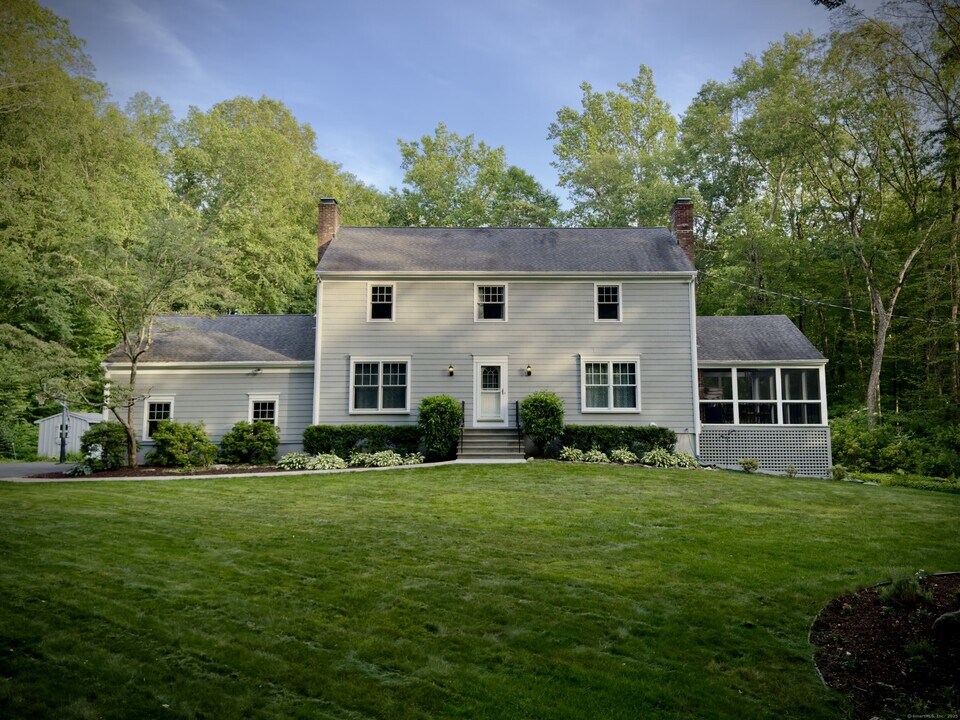 161 Woods End Rd in Fairfield, CT - Building Photo