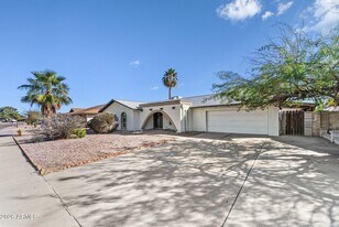 5203 W Laurie Ln in Glendale, AZ - Building Photo