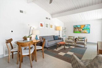 915 E Racquet Club Rd in Palm Springs, CA - Building Photo - Building Photo