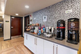 Furnished Studio-Union City - Dyer St. in Union City, CA - Building Photo - Building Photo