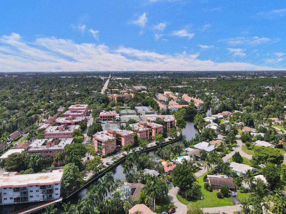 620 Tennis Club Dr, Unit #304 in Fort Lauderdale, FL - Foto de edificio