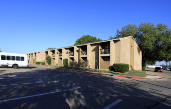 Kings Arms in Rosenberg, TX - Foto de edificio - Building Photo