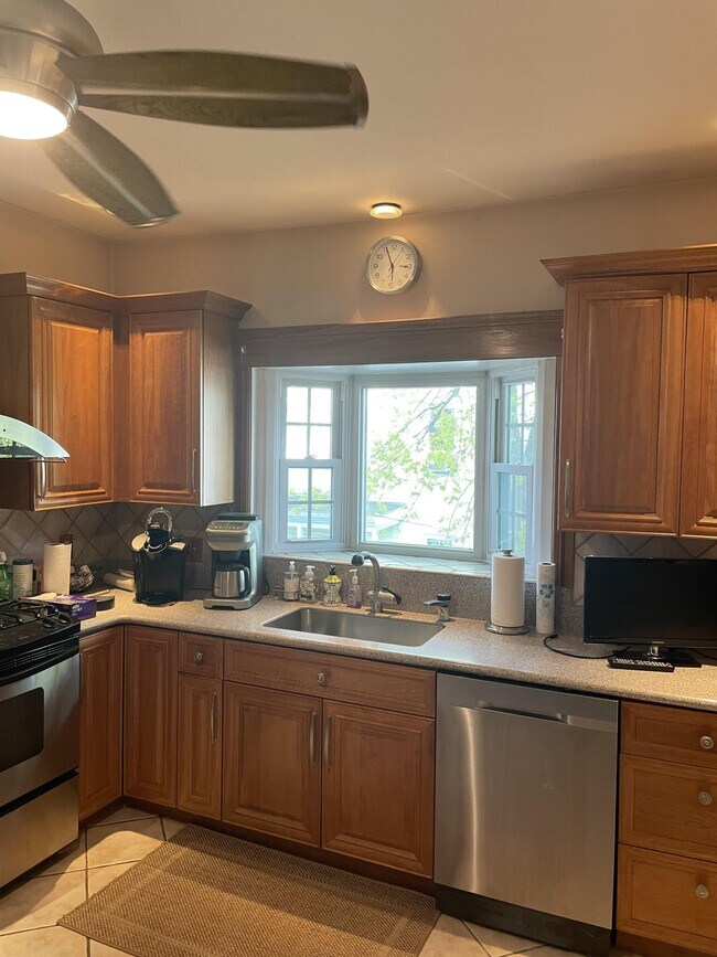 9 Teele Ave, Unit 2 in Somerville, MA - Building Photo - Building Photo