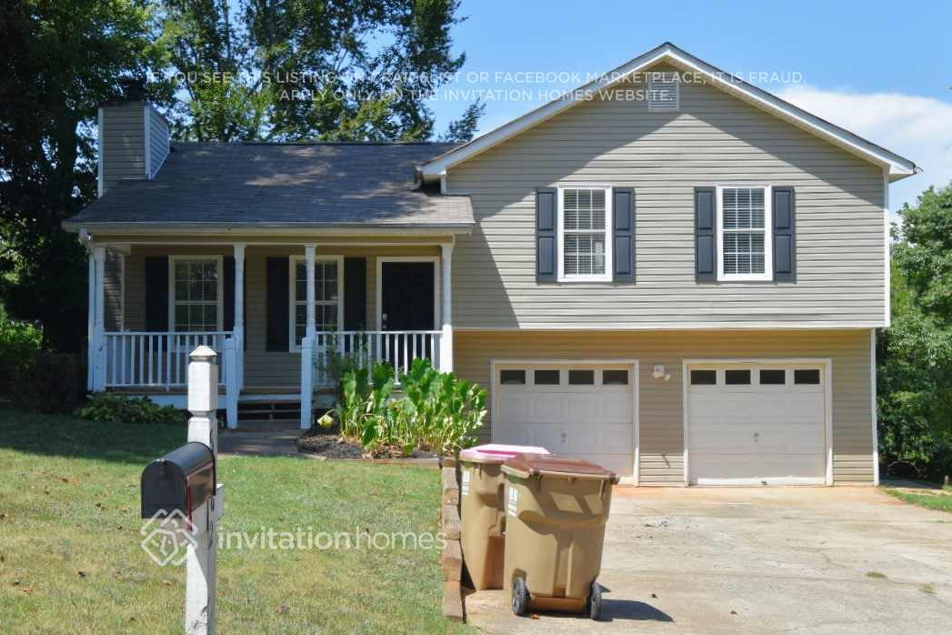 5062 Snap Dragon Dr in Flowery Branch, GA - Building Photo