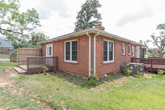 402 E Palmer Ave in Tallahassee, FL - Foto de edificio - Building Photo