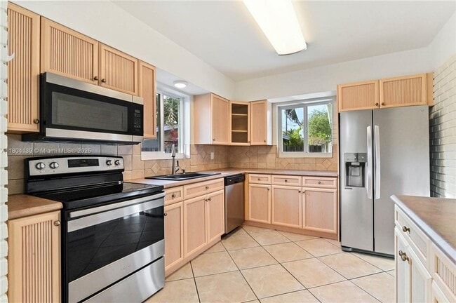 2821 NE 15th Terrace in Wilton Manors, FL - Building Photo - Building Photo