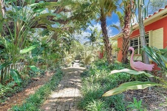 9325 NE 5th Ave in Miami Shores, FL - Building Photo - Building Photo