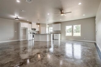 4712 Keller Rd in Mineral Wells, TX - Foto de edificio - Building Photo