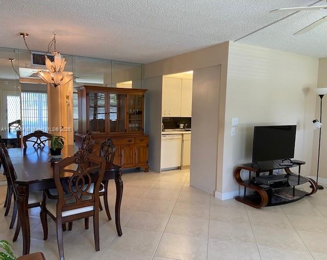 2801 Victoria Way in Coconut Creek, FL - Building Photo