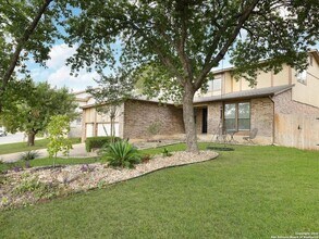 18118 Summer Knoll in San Antonio, TX - Building Photo - Building Photo