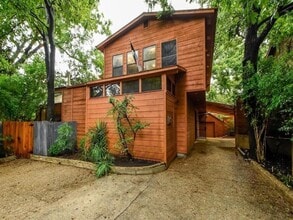 800 Leonard St in Austin, TX - Building Photo - Building Photo