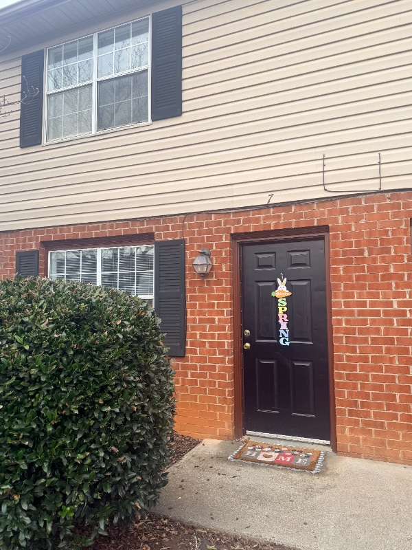 property at 7 Duiguid Dr