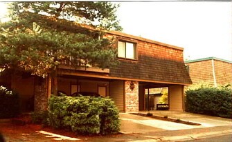 14525 NE 6th Pl in Bellevue, WA - Building Photo