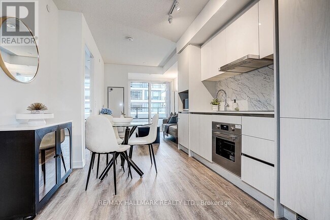 180 Front St E in Toronto, ON - Building Photo - Building Photo