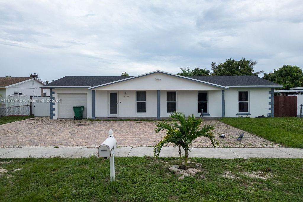 15345 SW 104th Ave in Miami, FL - Building Photo