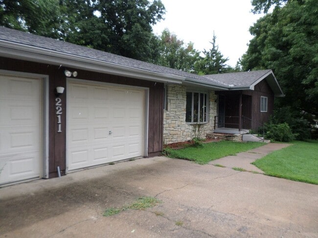 2211 Browning Ave in Manhattan, KS - Building Photo - Building Photo