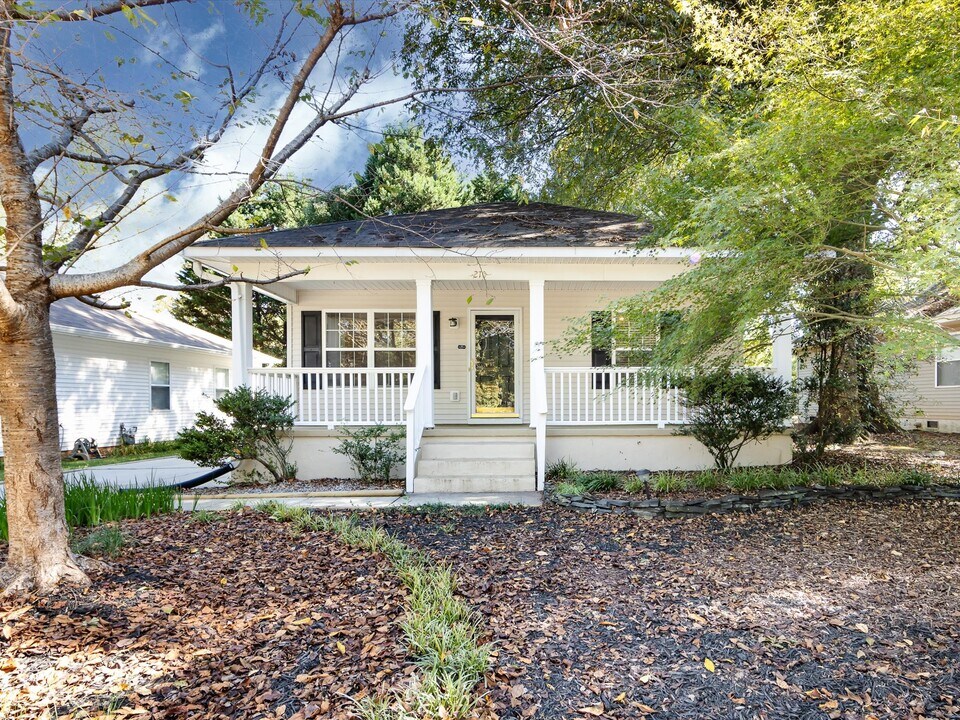 210 6th St in Belmont, NC - Building Photo