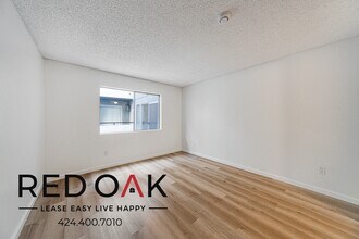 11817 Victory Blvd in Los Angeles, CA - Building Photo - Building Photo