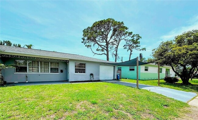 1738 Tyrone Blvd N in St. Petersburg, FL - Building Photo - Building Photo