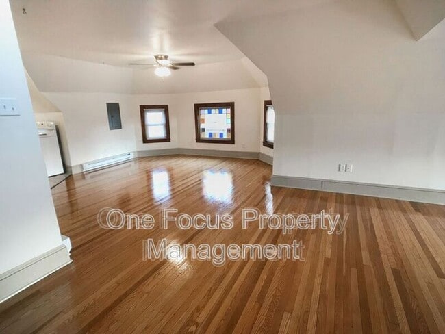 property at 841 Diamond St