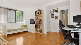 224 St George St in Toronto, ON - Building Photo