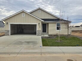 323 Omphale St W in Kuna, ID - Building Photo