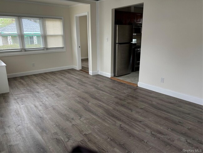 39 Buckingham Pl in Lynbrook, NY - Building Photo - Building Photo