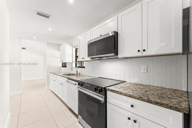 18055 Sycamore Dr W in The Acreage, FL - Building Photo - Building Photo