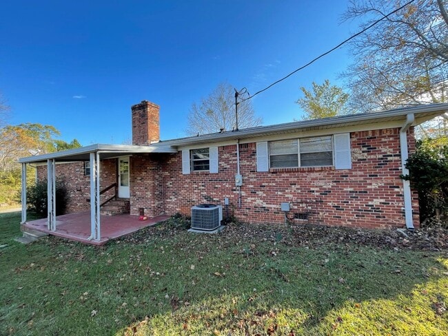 2068 Whitesville Rd in Lagrange, GA - Building Photo - Building Photo