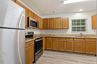 6604 Frogstool Ln in Raleigh, NC - Building Photo - Building Photo
