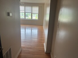 1 W 28th St in Indianapolis, IN - Building Photo