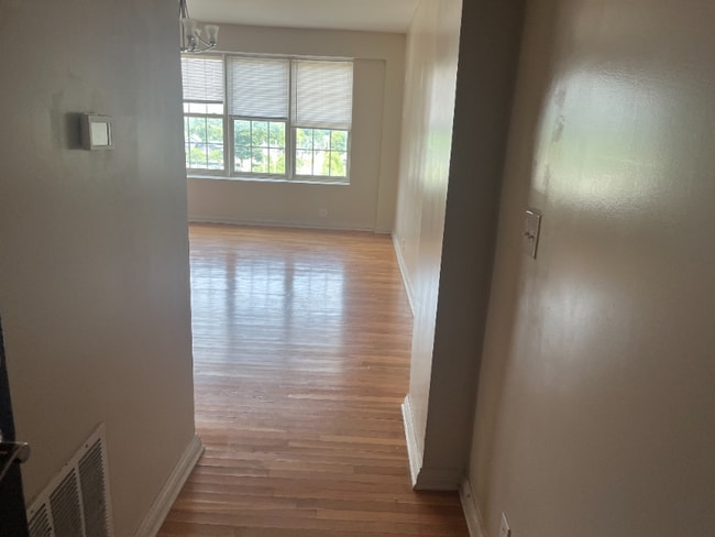 1 W 28th St
