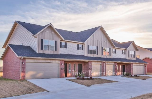 2726 W Kilimanjaro Way in Rogers, AR - Building Photo