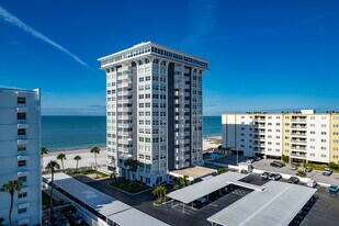 Club Redington in Redington Shores, FL - Building Photo