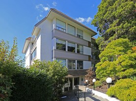 Cypress Manor in White Rock, BC - Building Photo