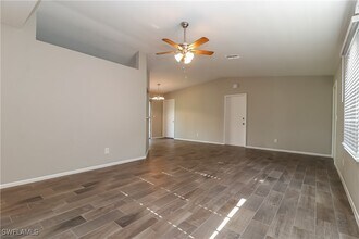 3117 NE 6th Ave in Cape Coral, FL - Foto de edificio - Building Photo