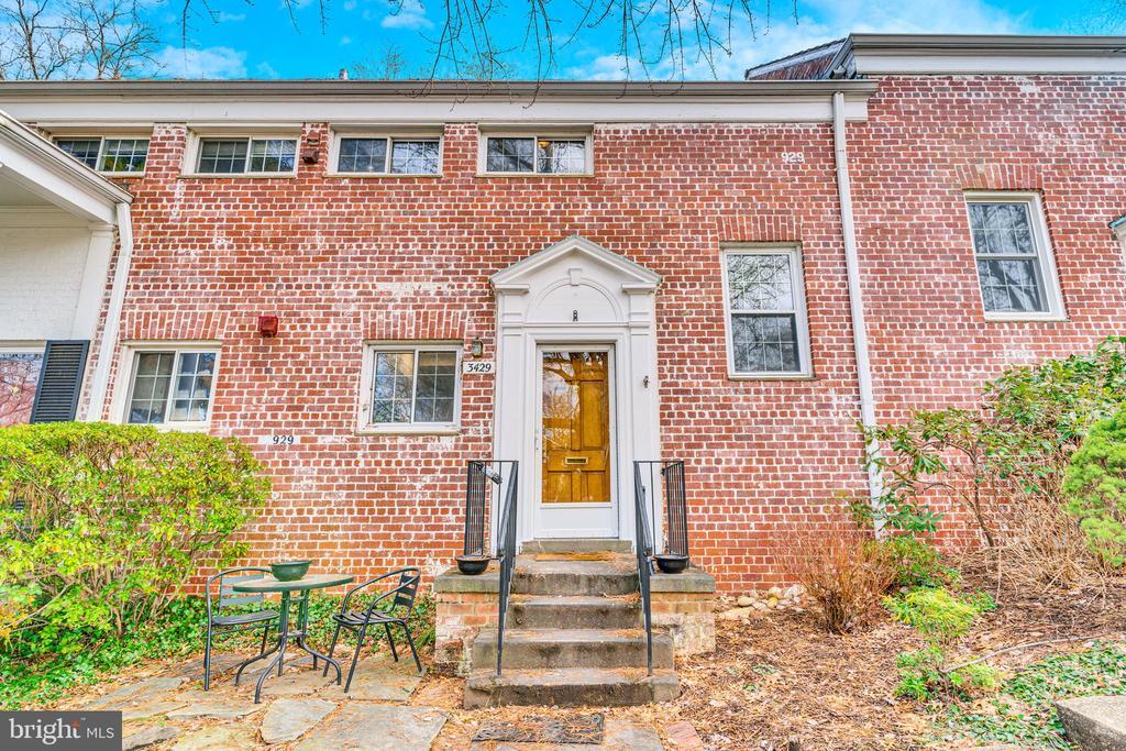 3429 Martha Custis Dr in Alexandria, VA - Building Photo