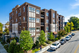 2151 Acklen Ave in Nashville, TN - Foto de edificio - Building Photo