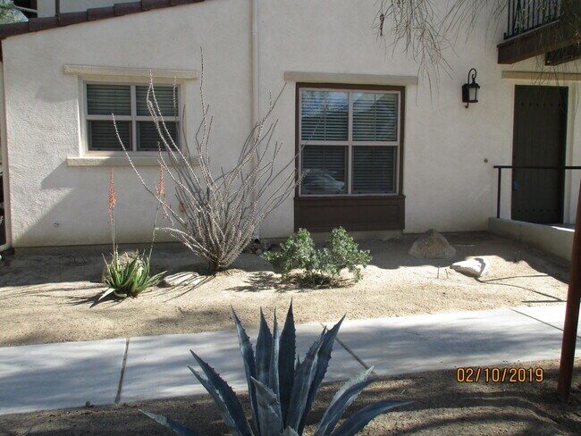 220 Paseo Bravo in Palm Desert, CA - Building Photo - Building Photo