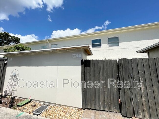 4226 La Dega Ct in Tampa, FL - Building Photo - Building Photo